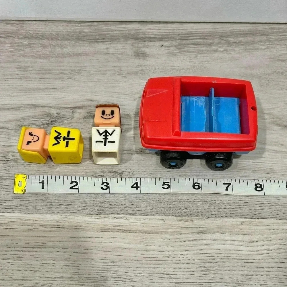 Vintage 1974 Playskool Blockhead People Toys Car With 2 Figures - Picture 2 of 7